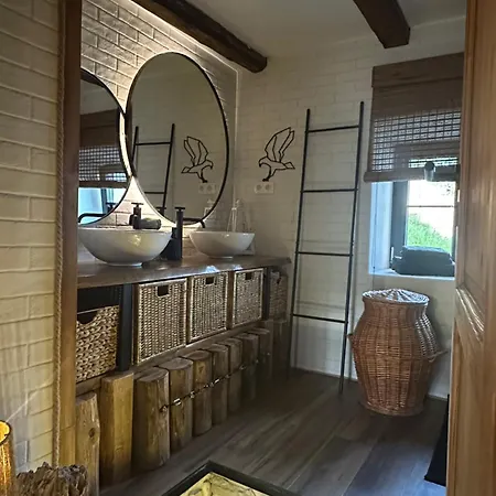 Lipno S Vinným Sklepem A Mechovým Interiérem Casa vacanze *