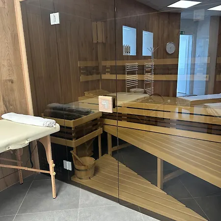 Glampingova Lipno S Vinnym Sklepem A Mechovym Interierem Feriehus